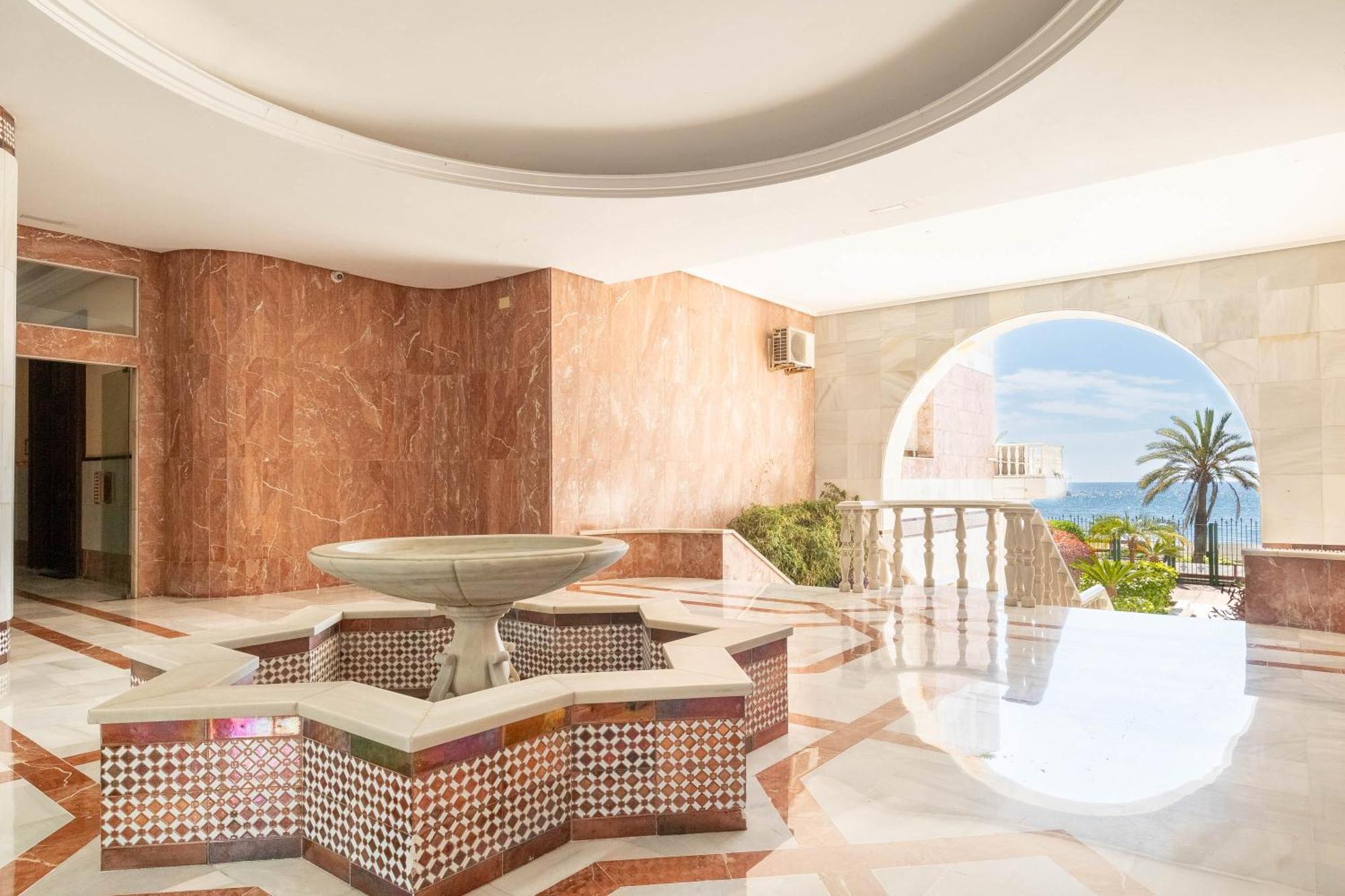 Gray Dalbion Puerto Banus - Happy Apartamento Marbella