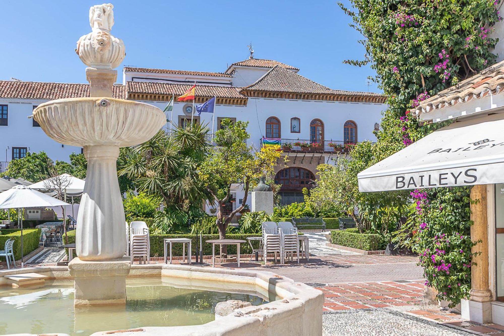 Apartamento Gray Dalbion Puerto Banus - Happy Marbella